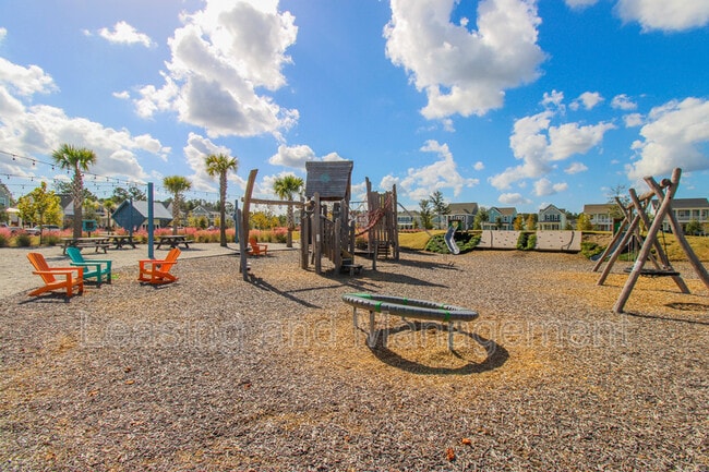 Building Photo - 286 Great Lawn Dr