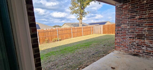 Building Photo - Springtown Rental!