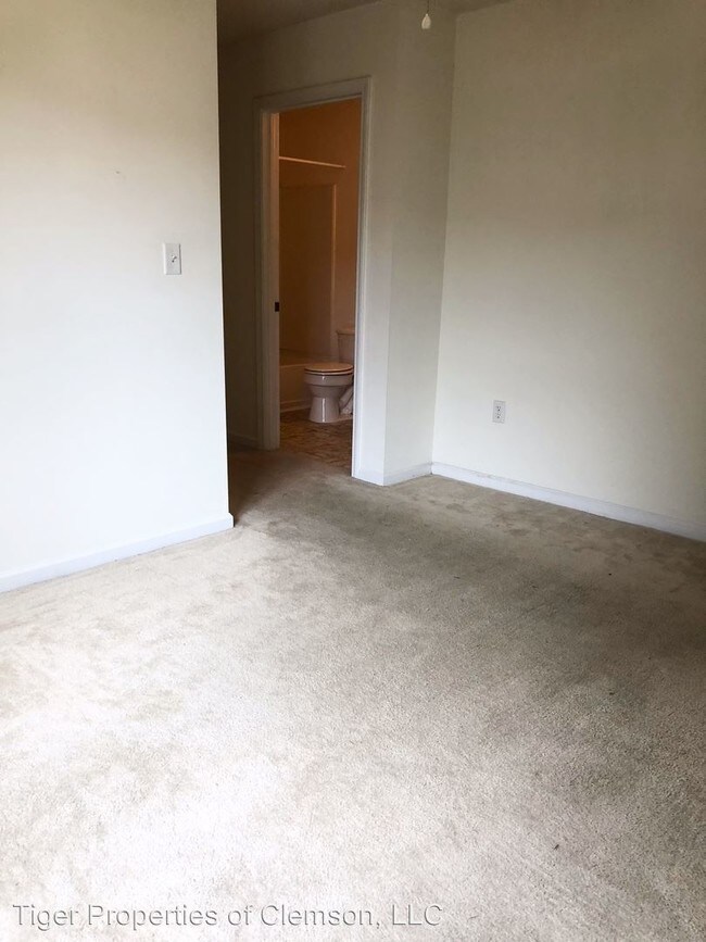 Building Photo - 3 br, 3 bath House - 1301 Harts Ridge Dr