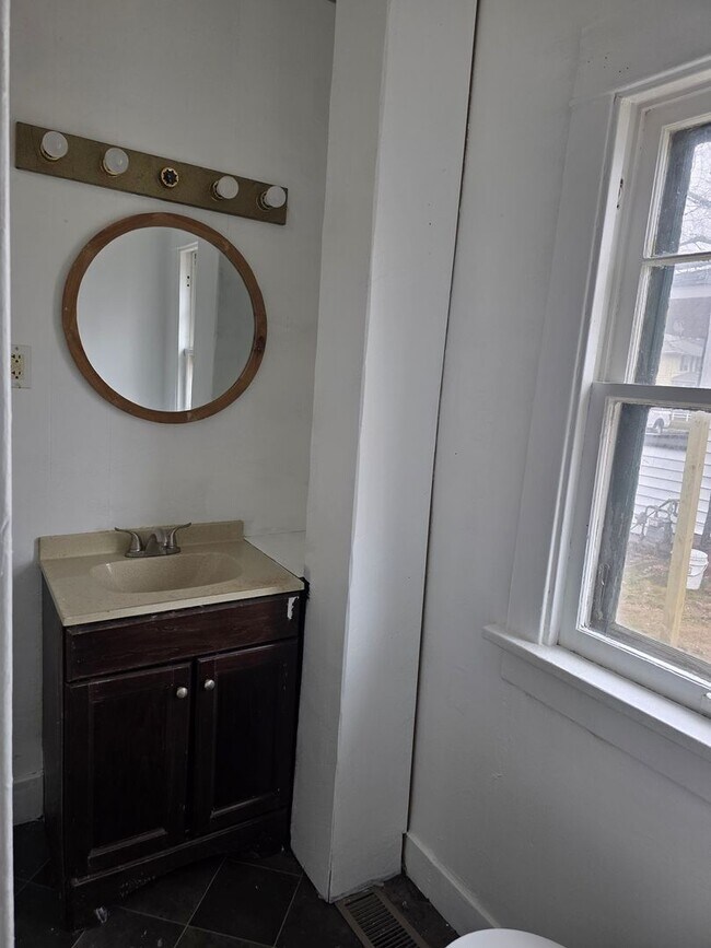 Building Photo - 2-Bedroom, 1-Bathroom Home – $1,050/Month - Accepting Section 8