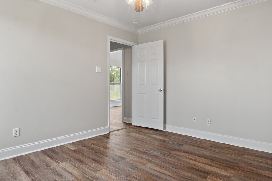 Building Photo - 107 Fox Trot Ln