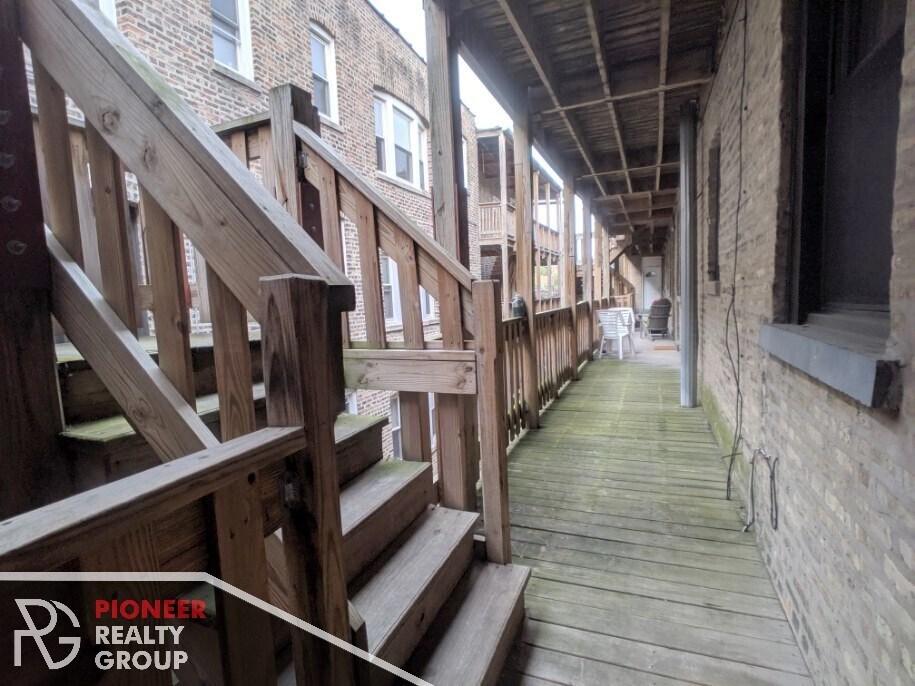 Building Photo - 4409 N Wolcott Ave