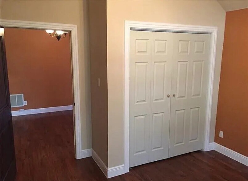 Building Photo - 2525 Persimmon Dr