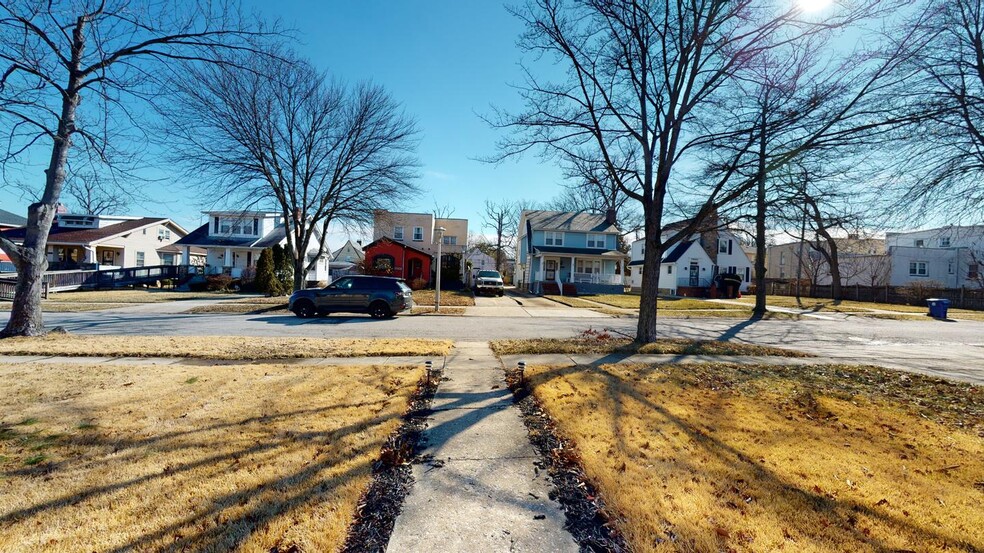 Building Photo - Beautifully updated East Arlington home by...