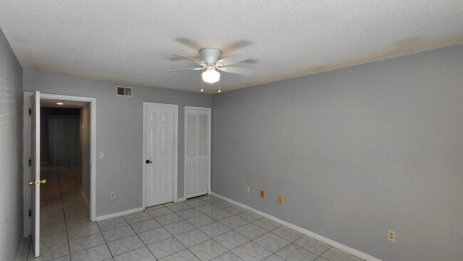 Building Photo - Spacious 2 Bedroom 2 Bath Condo in Townes of Southgate