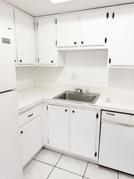 Building Photo - 2214 NW 58th Ave
