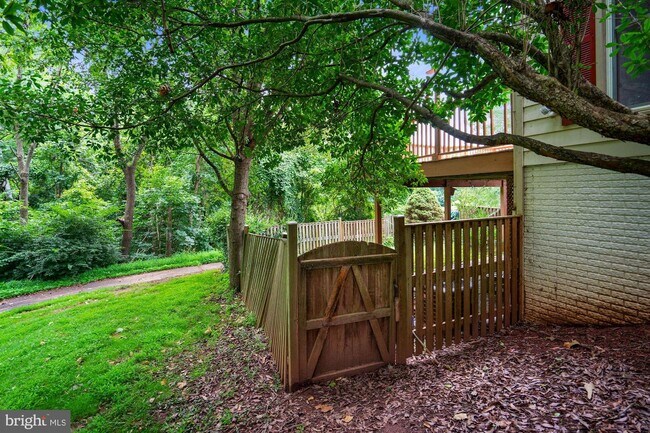 Building Photo - 5136 Glen Meadow Dr