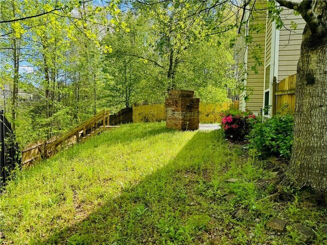 Building Photo - 2515 Sheldon Pl