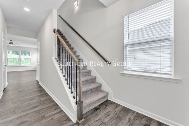 Building Photo - 909 Cherry Plum Dr