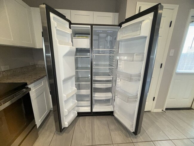 Building Photo - Quick access Ft. Sam, Randolph, and the airport