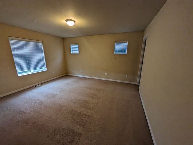 Building Photo - 1077 Hiton Cir