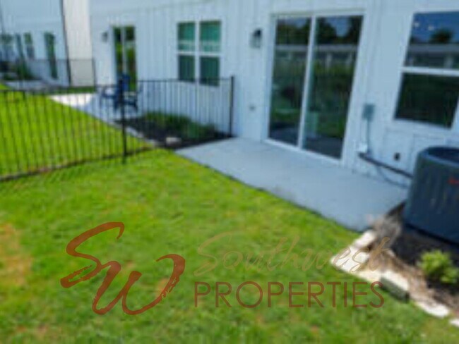 Building Photo - Ebony & Ivory Townhome — Fully Furnished + Walk to Tarleton!