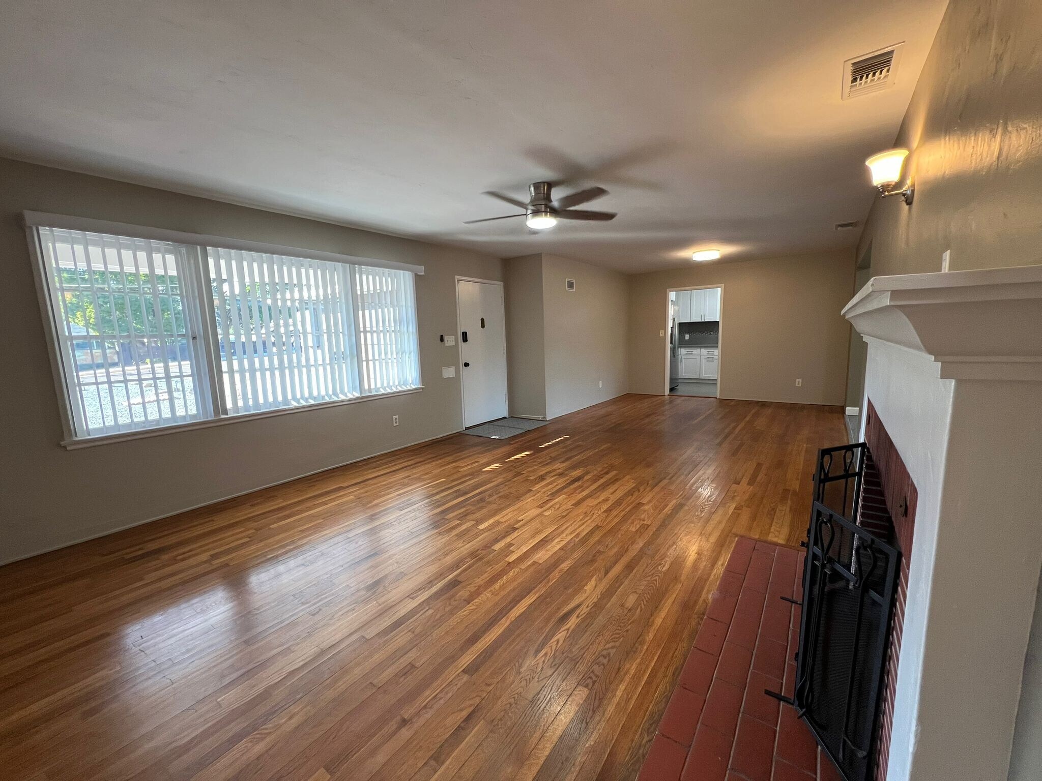 Building Photo - 4015 Calavo Dr