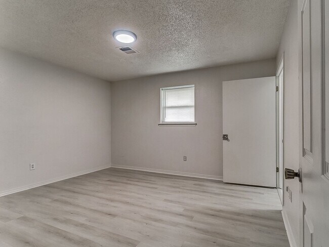 Building Photo - 2b 2ba in Piedmont Schools