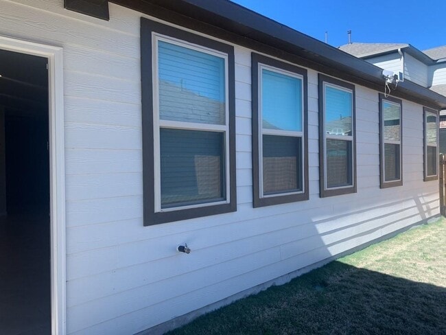 Building Photo - 6605 Verona Pl