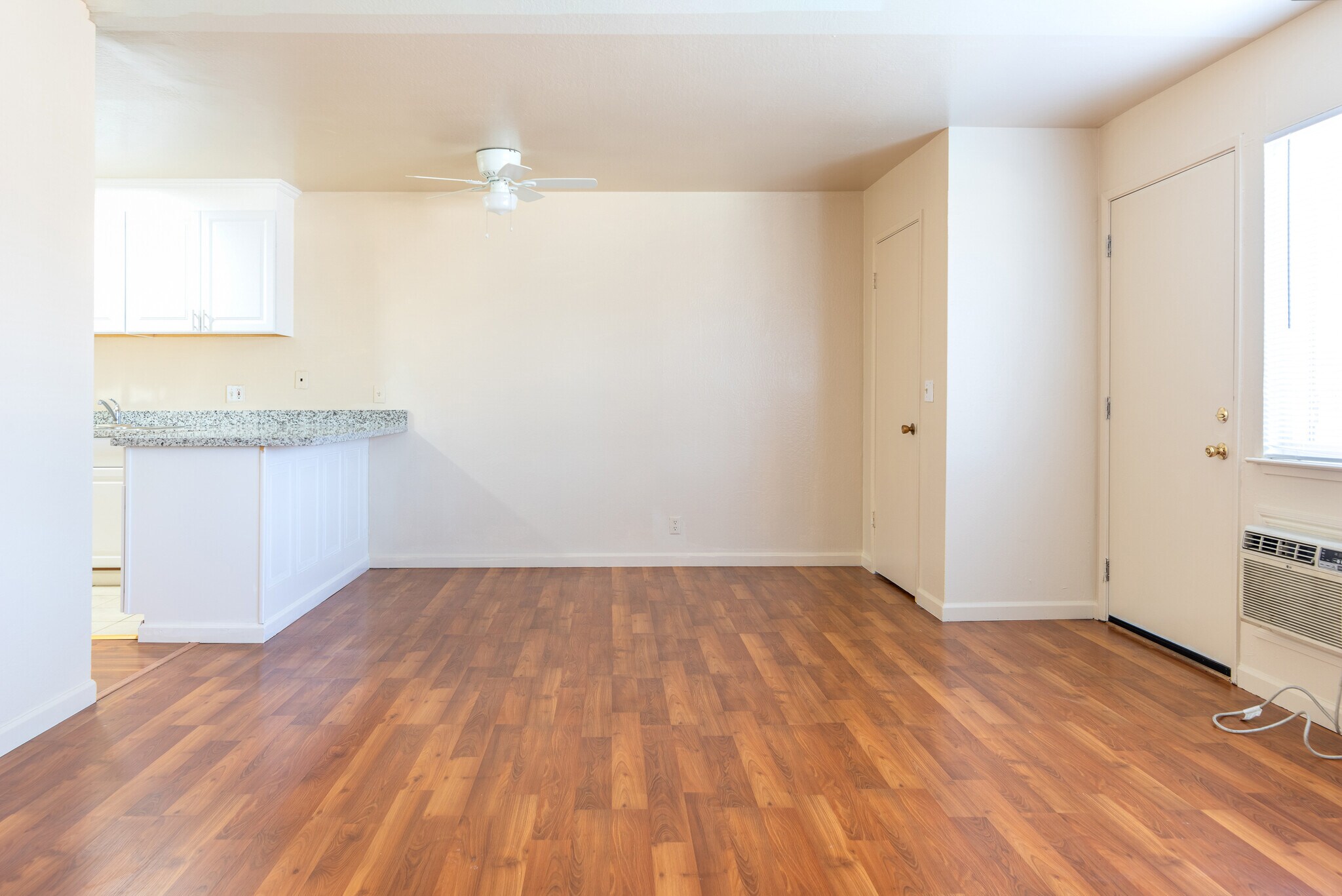 Building Photo - 4041 Park Center Ln