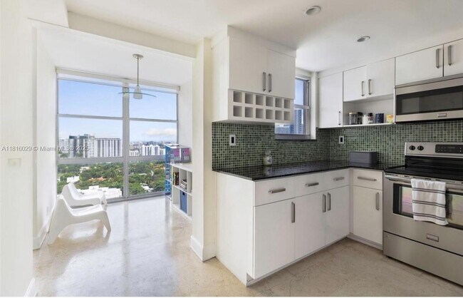 Building Photo - 1865 Brickell Ave