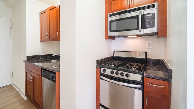 Building Photo - 238 W 71st St