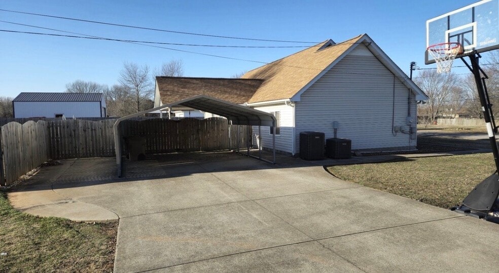 Building Photo - 102 Fresca Ct