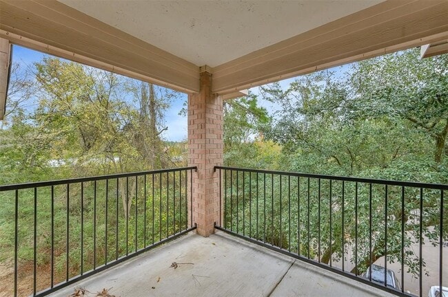 Building Photo - 8051 Bay Branch Dr