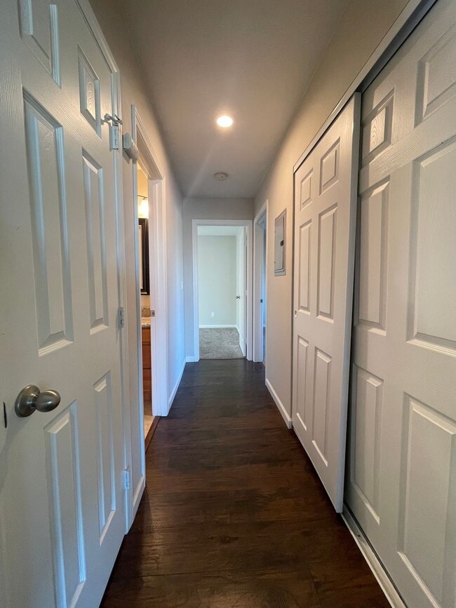 Building Photo - Beautiful Condo in Gated Community