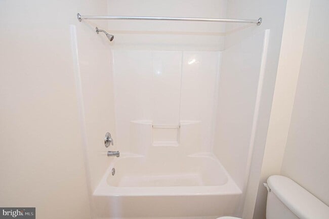 Building Photo - 438 Parkview Ct