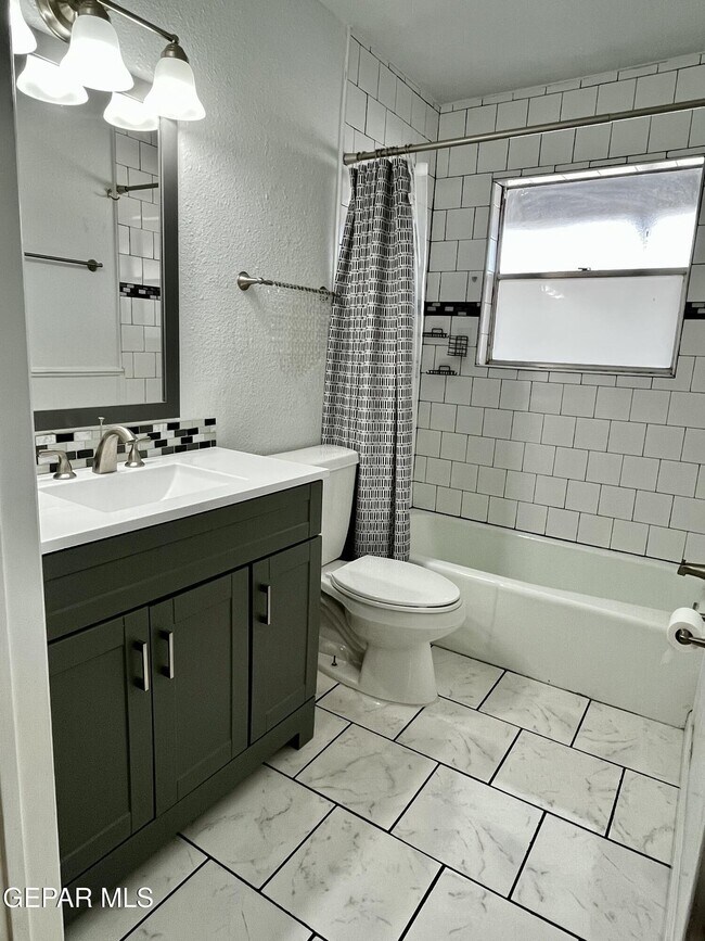 Building Photo - 6700 Escondido Dr