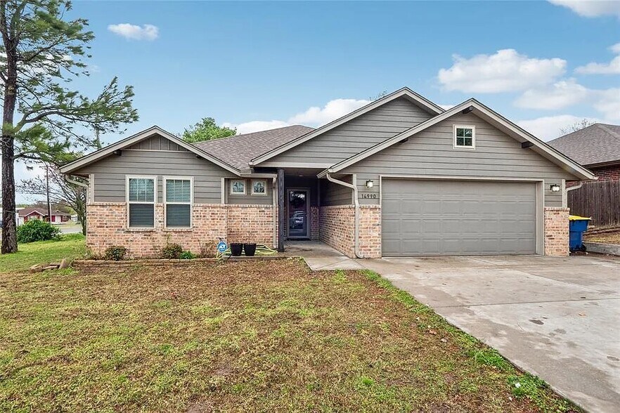 Building Photo - 14990 NE 2nd St