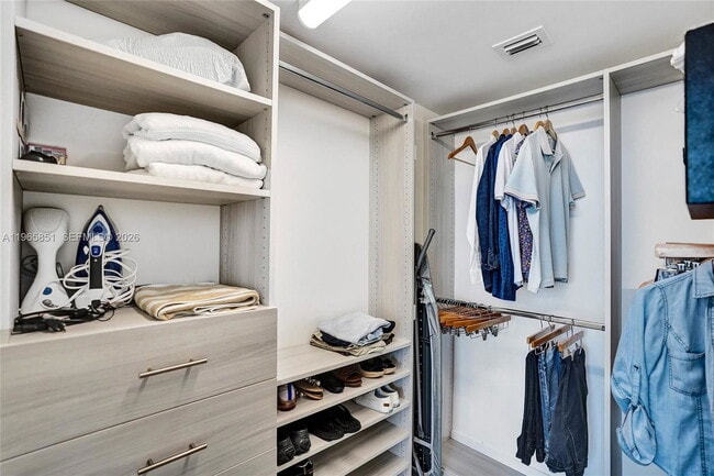 Building Photo - Southeast 1st Avenue, Delray Beach, FL 33444 - 1 BR 1 BA condo