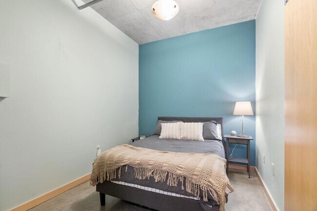 Building Photo - 720 N 4th St