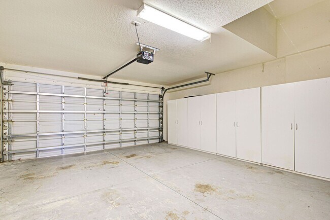 Building Photo - 2134 Boxwood St
