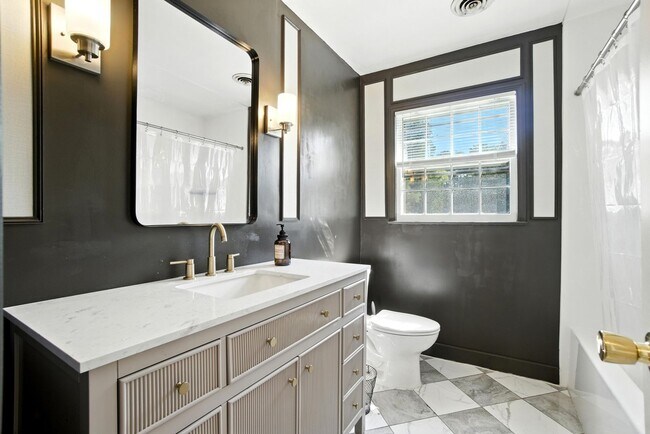 Building Photo - 24 Bohnert Dr