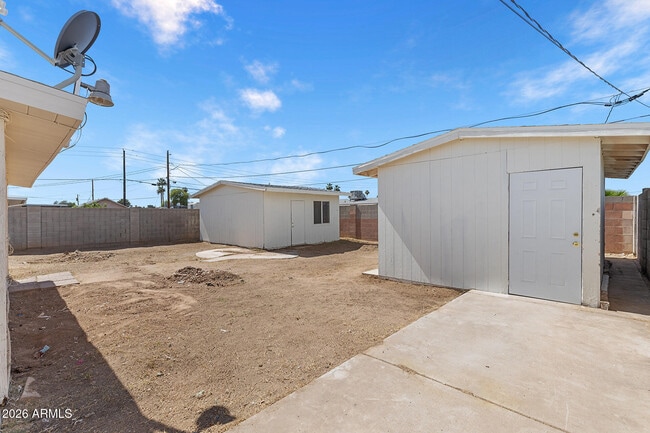 Building Photo - 2246 W Sierra St