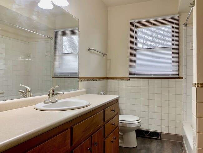 Building Photo - Three Bedroom Home in Kenowa Hills