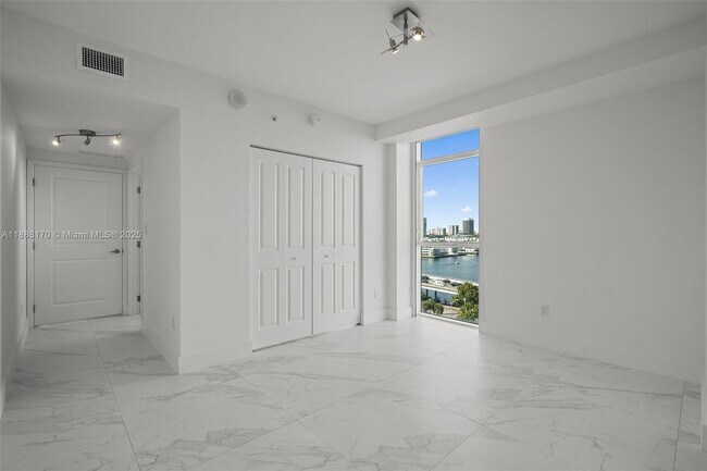 Building Photo - 400 Sunny Isles Blvd
