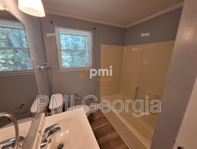 Building Photo - 6139 Lullwater Dr