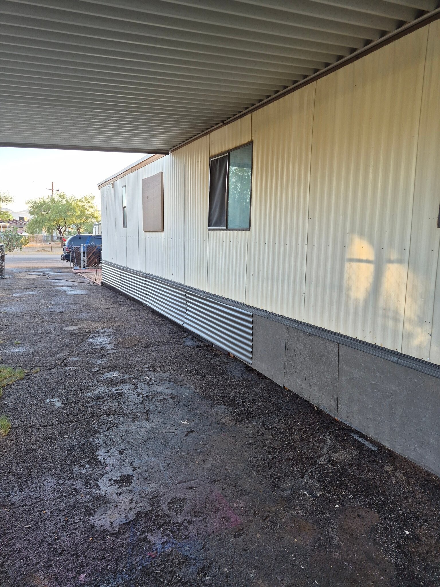 Building Photo - 5422 N Royal Palm Dr
