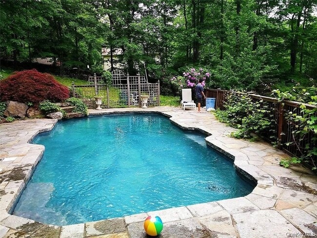 Building Photo - 194 Westchester Ave