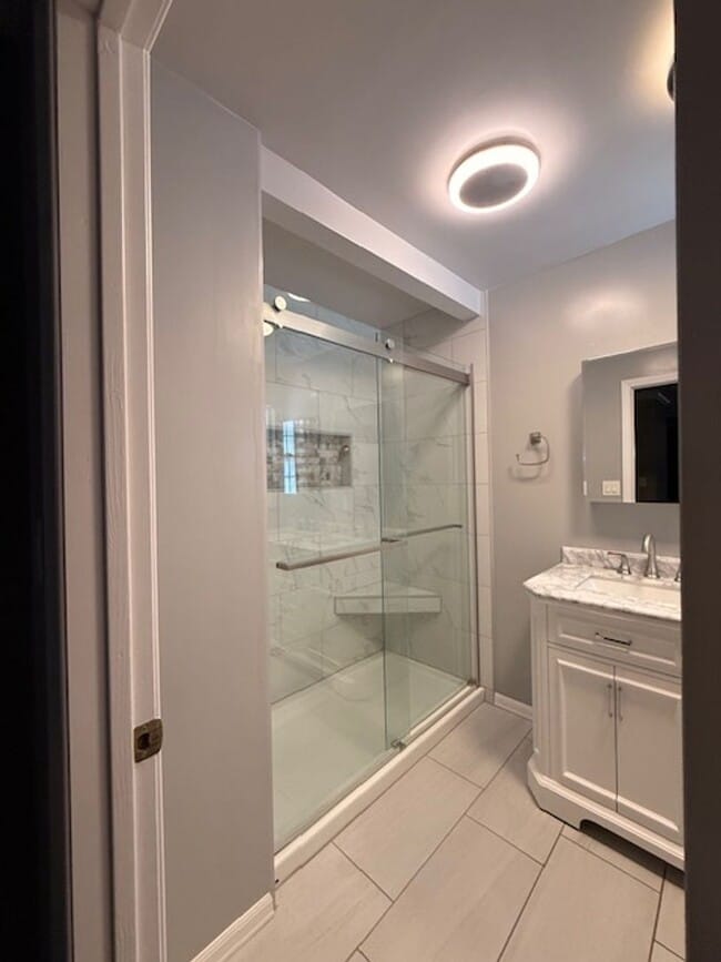 Building Photo - FULLERTON Single-Story POOL Home 4bed/2bath