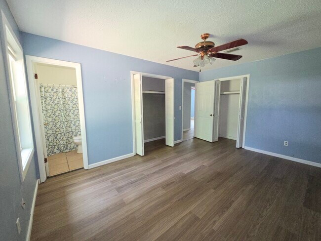 Building Photo - 504 Martha Dr
