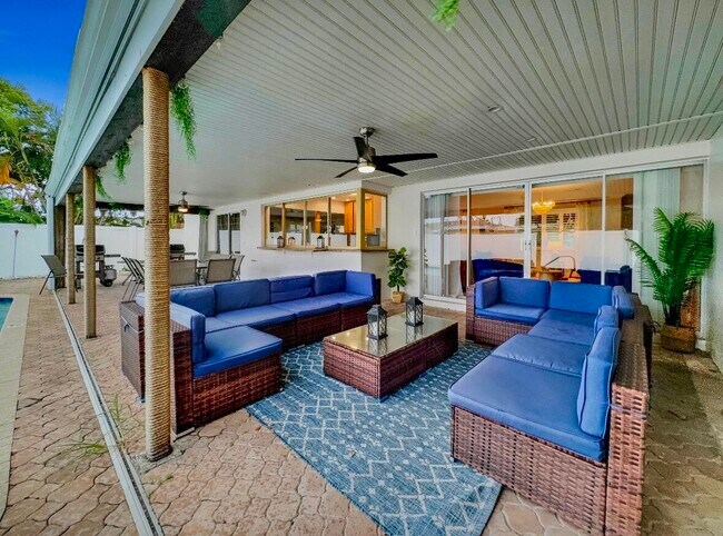 Building Photo - 5940 NE 22nd Ave