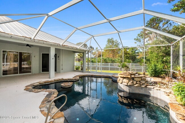 Building Photo - 943 Carriage Hill Rd