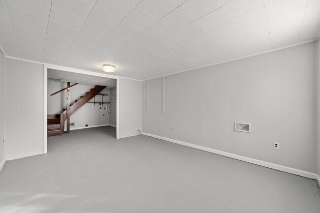 Building Photo - 2405 Jefferson Dr