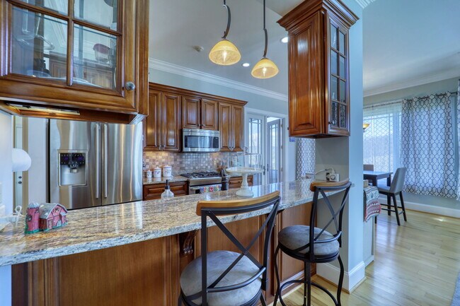 Building Photo - 137 N Ridge Ln