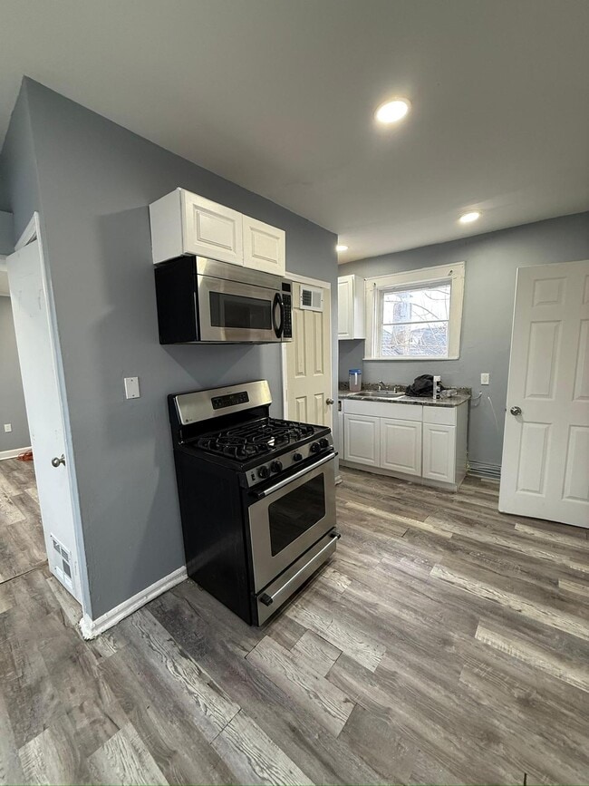 Building Photo - 230 Fisher Ave