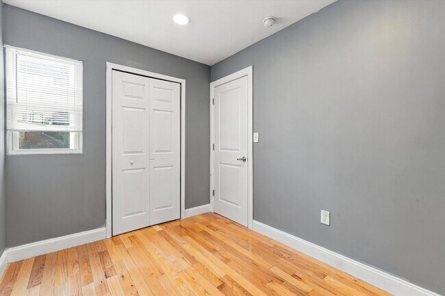 Building Photo - 2504 Manton St