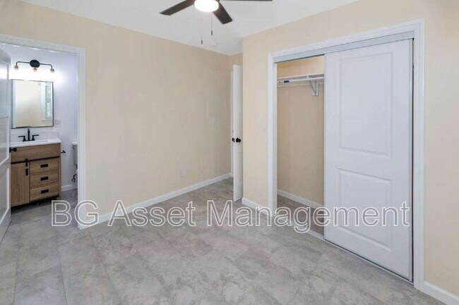 Building Photo - 2807 Sabral Cir