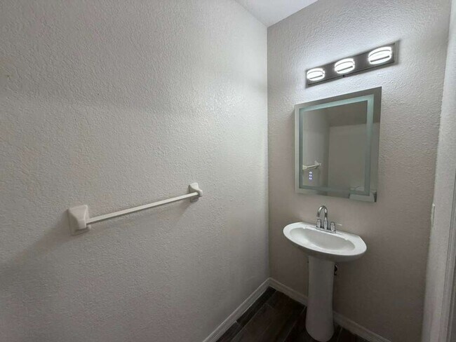 Building Photo - 2019 Claudia Ln