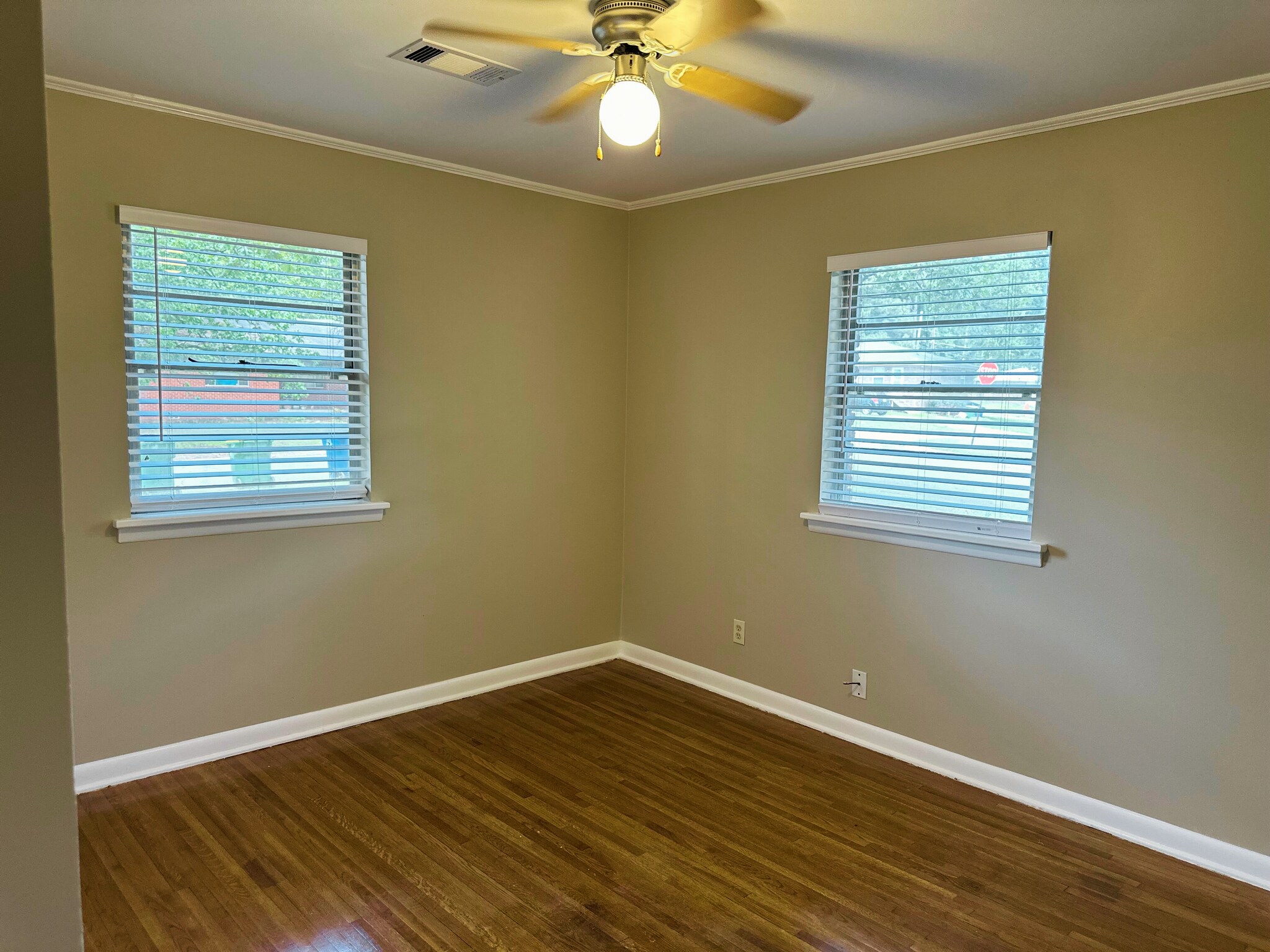 Bedroom - 4212 N Locust St