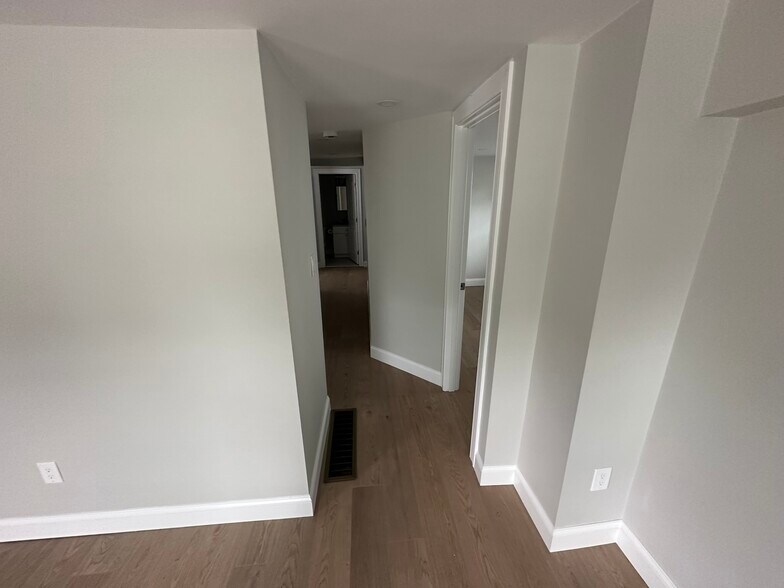 Building Photo - 26 Grove St